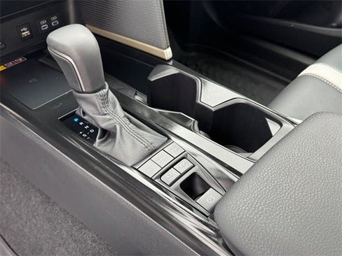 Used 2025 Toyota Camry SE w/ Convenience Package image 20