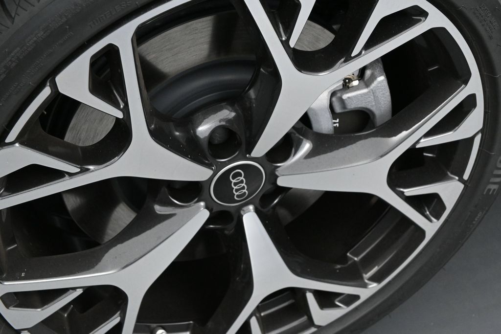 New 2026 Audi A6 Premium Plus AWD/4WD image 18