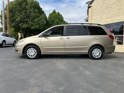 Used 2008 Toyota Sienna LE FWD image 2