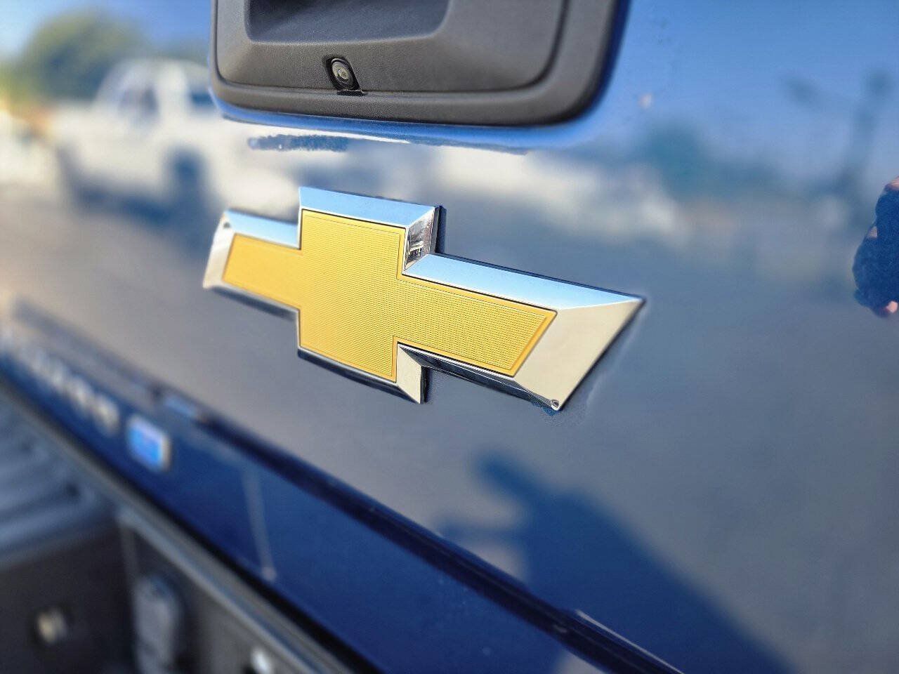 Used 2018 Chevrolet Silverado 1500 LT w/ LT Eassist Package AWD/4WD image 12