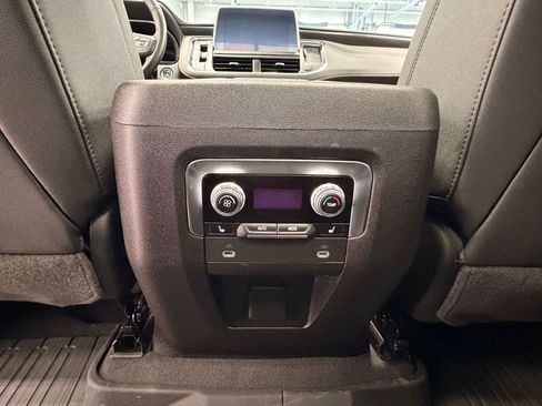 Used 2024 GMC Yukon AT4 w/ Technology Package image 19