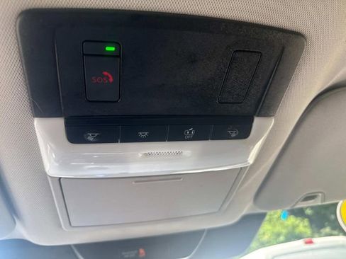 Used 2022 Nissan Pathfinder SV image 26