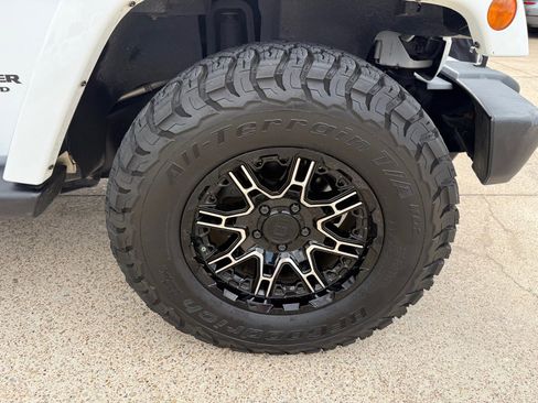 Used 2016 Jeep Wrangler Unlimited Sahara w/ Connectivity Group image 13