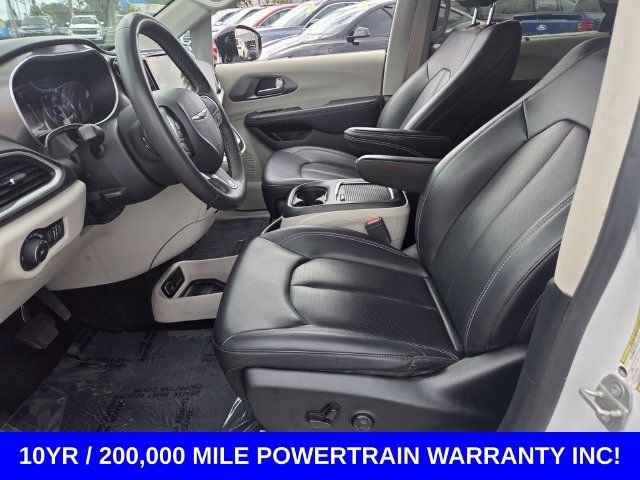 Used 2024 Chrysler Pacifica Touring-L FWD image 9
