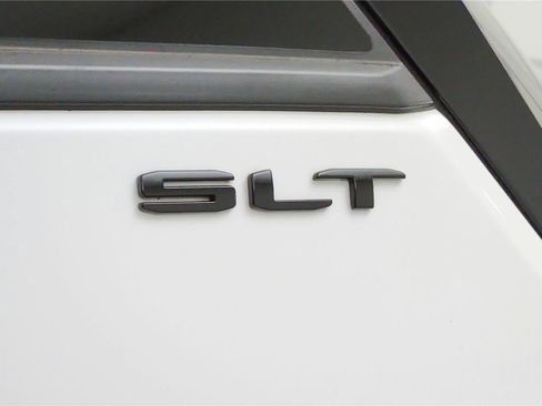 Used 2023 GMC Terrain SLT w/ Elevation Edition AWD/4WD image 17