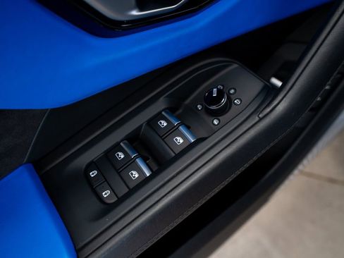 Used 2022 Lamborghini Urus AWD/4WD image 38