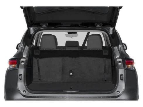 Used 2023 Toyota Highlander LE image 14