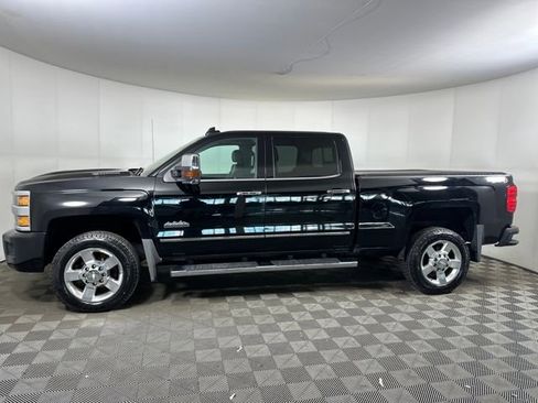 Used 2018 Chevrolet Silverado 2500 High Country w/ Duramax Plus Package image 6