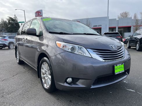 Used 2016 Toyota Sienna XLE w/ XLE Navigation Package image 1