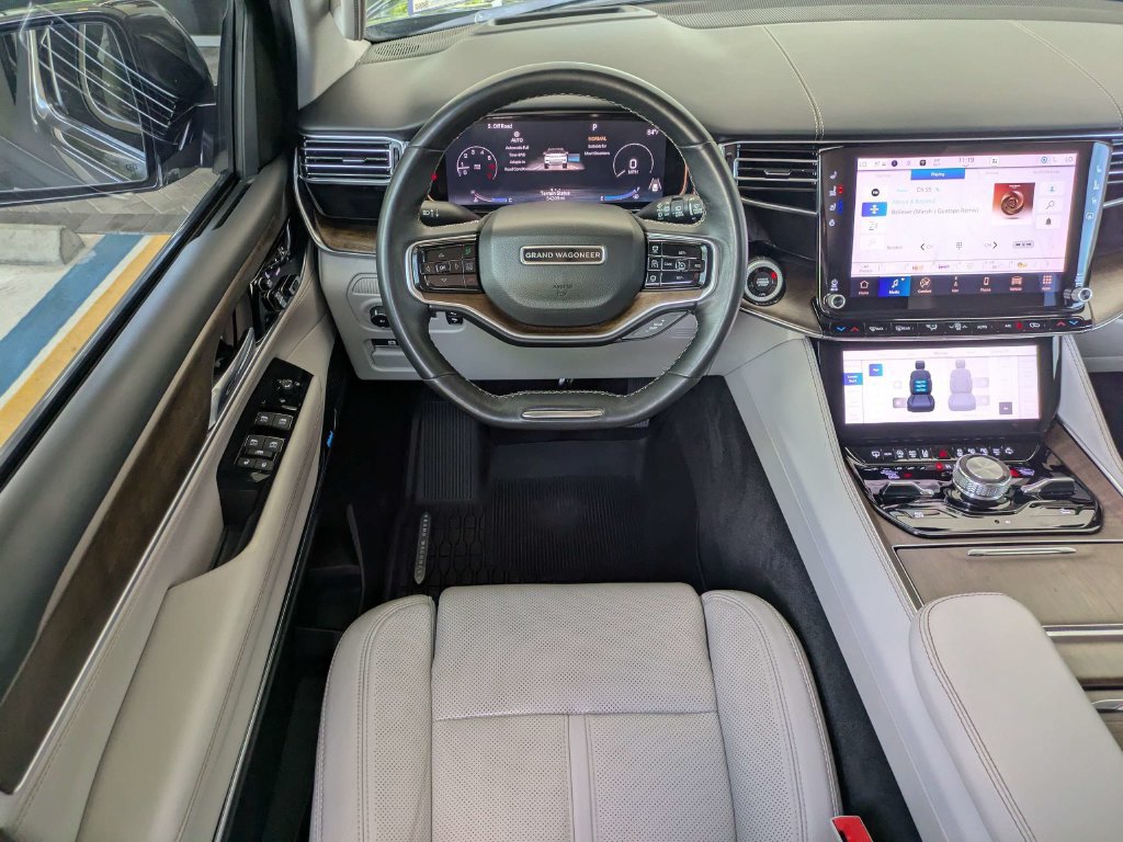 Used 2023 Jeep Grand Wagoneer L 4WD w/ Flexible Seating Group image 18