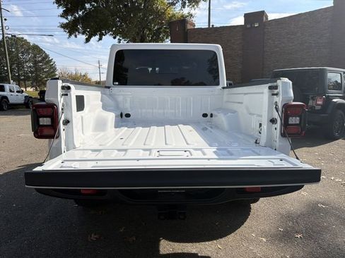 New 2026 Jeep Gladiator Rubicon w/ Steel Bumper Group image 18