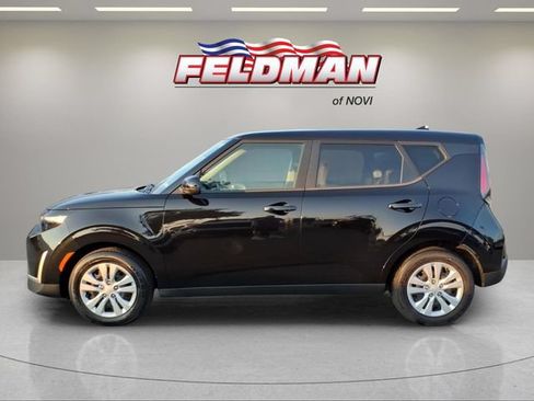 Used 2023 Kia Soul LX FWD image 2