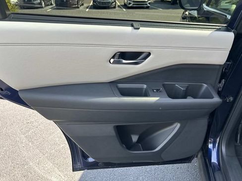 Used 2022 Nissan Pathfinder SL FWD image 22