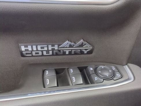 Used 2025 Chevrolet Silverado 1500 High Country w/ High Country Premium Package AWD/4WD image 11