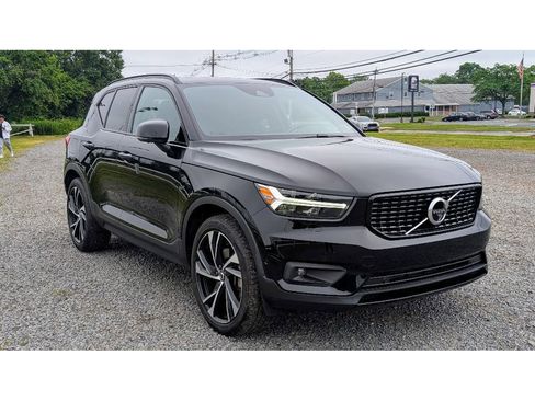 Used 2019 Volvo XC40 T5 R-Design image 3