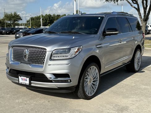 Used 2021 Lincoln Navigator Reserve w/ Luxury Package RWD image 9