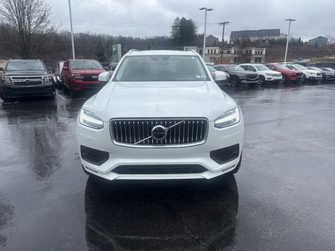 Used 2021 Volvo XC90 T6 Momentum image 2