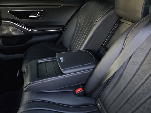 Used 2022 Mercedes-Benz S 580 4MATIC Sedan w/ AMG Line Package image 15