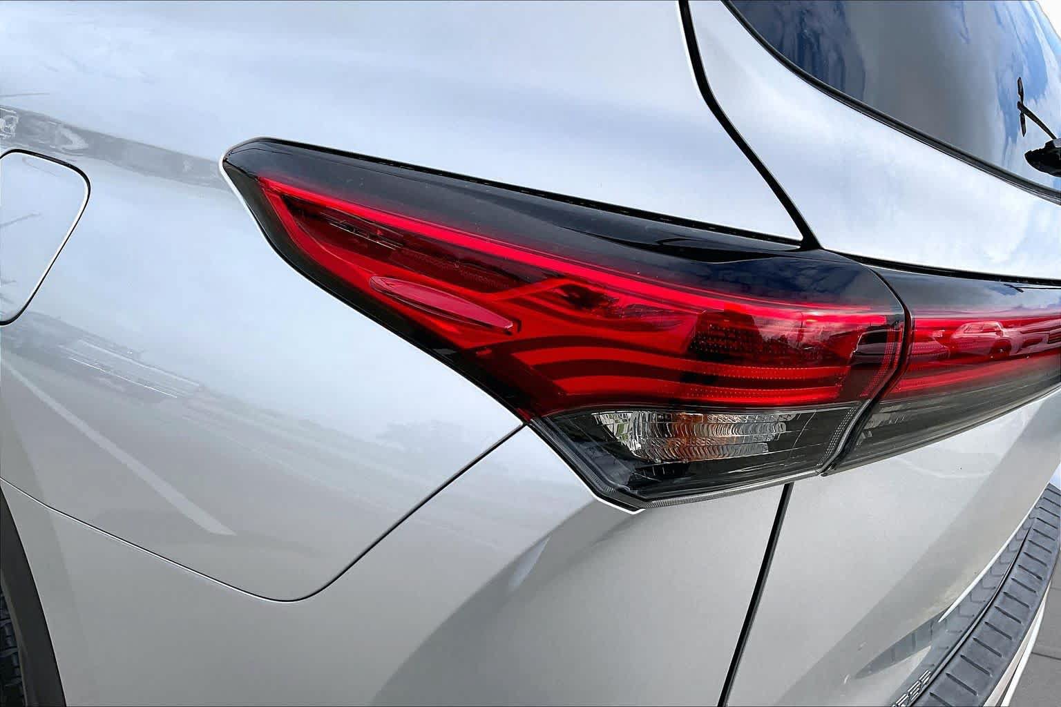 Used 2023 Toyota Highlander XSE FWD image 28