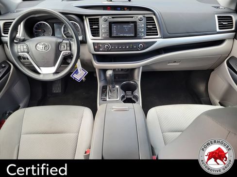 Used 2019 Toyota Highlander LE FWD image 19