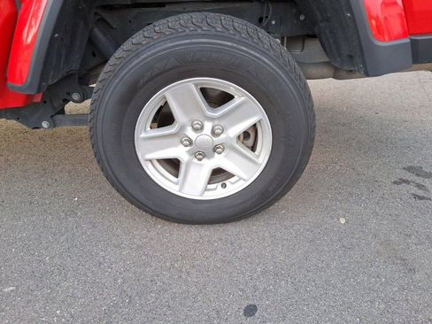 Used 2023 Jeep Gladiator Sport image 8