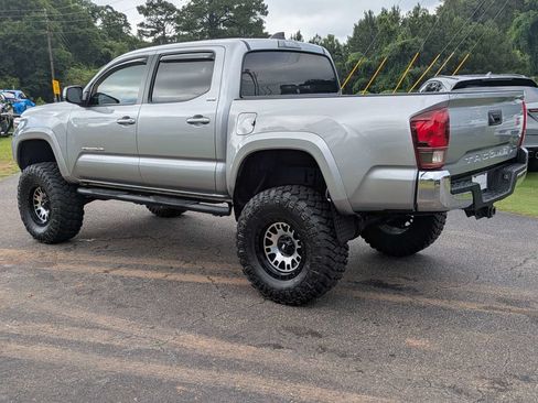 Used 2021 Toyota Tacoma SR5 RWD image 4