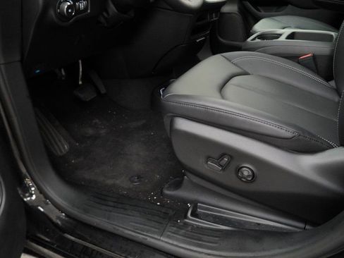 New 2026 Chrysler Pacifica Select image 29