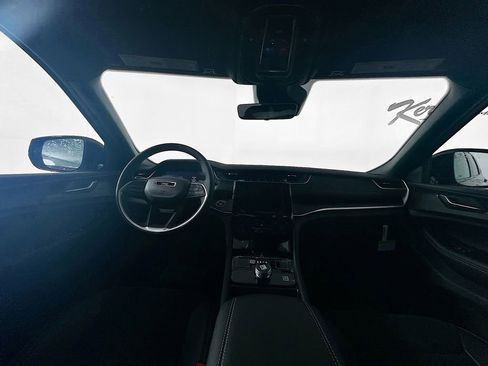 New 2025 Jeep Grand Cherokee Altitude image 9