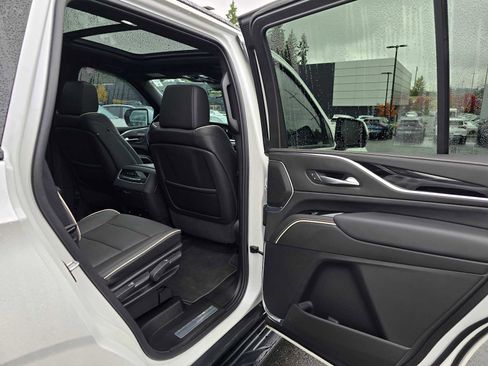 Used 2024 Cadillac Escalade Sport image 13