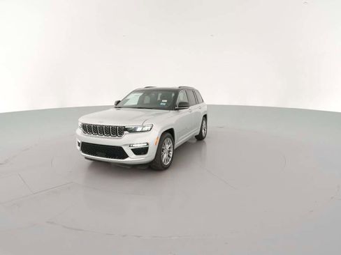 New 2025 Jeep Grand Cherokee Summit w/ Luxury Tech Group V image 3