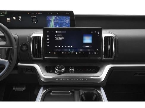 Used 2025 Ford Expedition Platinum w/ Driver's Package AWD/4WD image 18