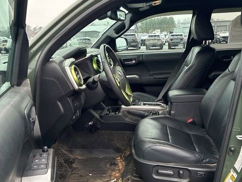 Used 2021 Toyota Tacoma Limited image 3