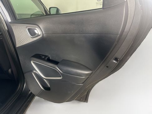 Used 2025 Kia Soul LX w/ LX Technology Package image 28