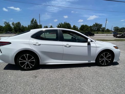 Used 2018 Toyota Camry SE FWD image 4