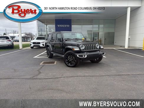 Used 2025 Jeep Wrangler Unlimited Sahara image 1