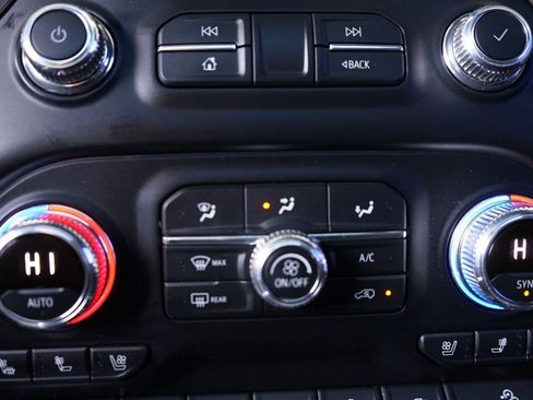 Used 2021 GMC Sierra 2500 AT4 w/ AT4 Premium Plus Package image 14