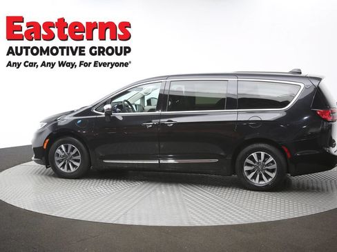 Used 2023 Chrysler Pacifica Limited FWD image 65