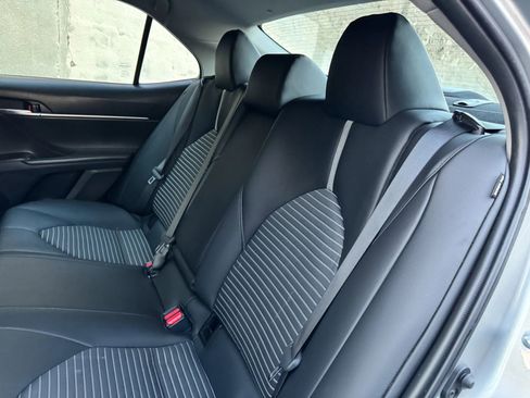 Used 2022 Toyota Camry SE image 17