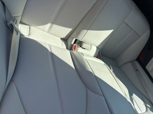 Used 2024 Genesis G70 2.5T image 6