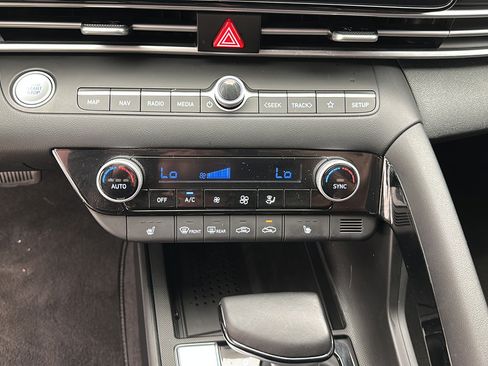 Used 2023 Hyundai Elantra SEL w/ Convenience Package FWD image 17