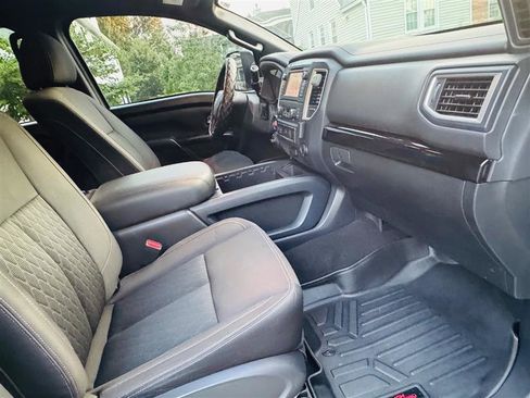 Used 2019 Nissan Titan SV w/ SV Convenience Package image 26