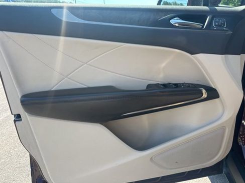 Used 2017 Lincoln MKC Reserve FWD image 10