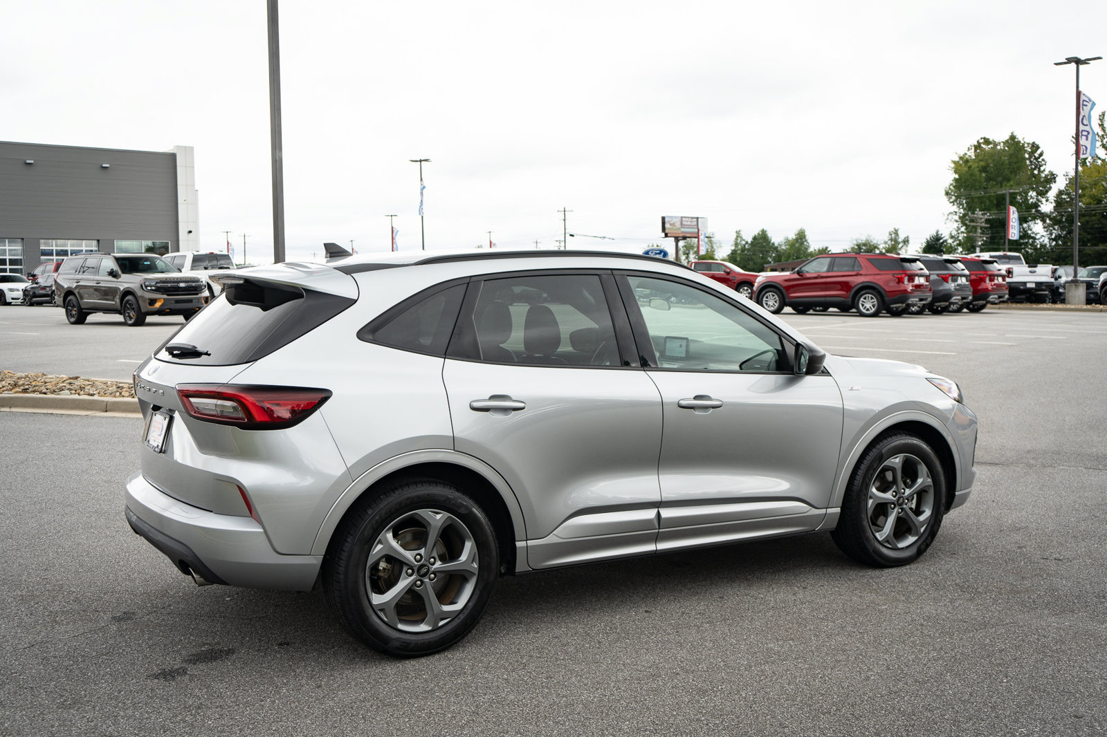 Used 2024 Ford Escape ST-Line w/ Cold Weather Package FWD image 10