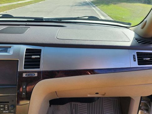 Used 2012 Cadillac Escalade Luxury image 47