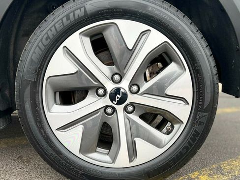 Used 2022 Kia Niro EX w/ Cold Weather Package image 32