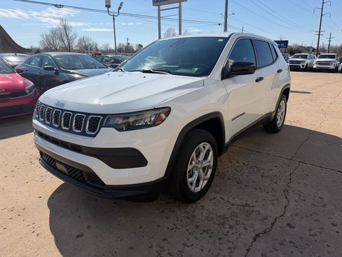 Used 2024 Jeep Compass Sport image 3