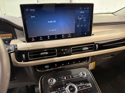 Used 2022 Lincoln Nautilus Standard w/ Premium Package image 17