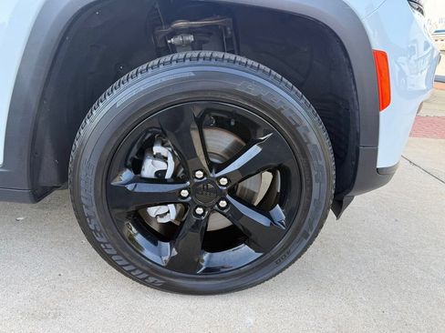 Used 2023 Jeep Grand Cherokee L Laredo AWD/4WD image 10