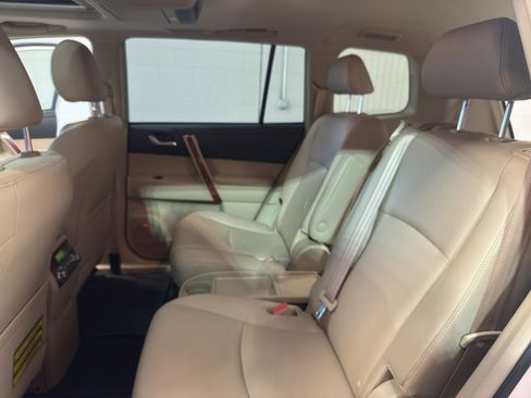 Used 2013 Toyota Highlander Limited AWD/4WD image 30