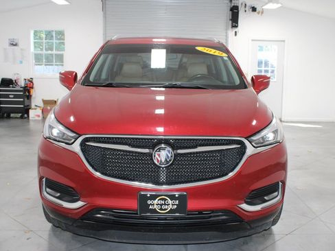 Used 2019 Buick Enclave Essence w/ LPO, Luxury Package image 3